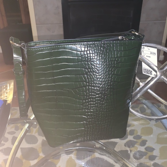Faux croc bag w narrow straps, zipper at top green - Picture 5 of 5